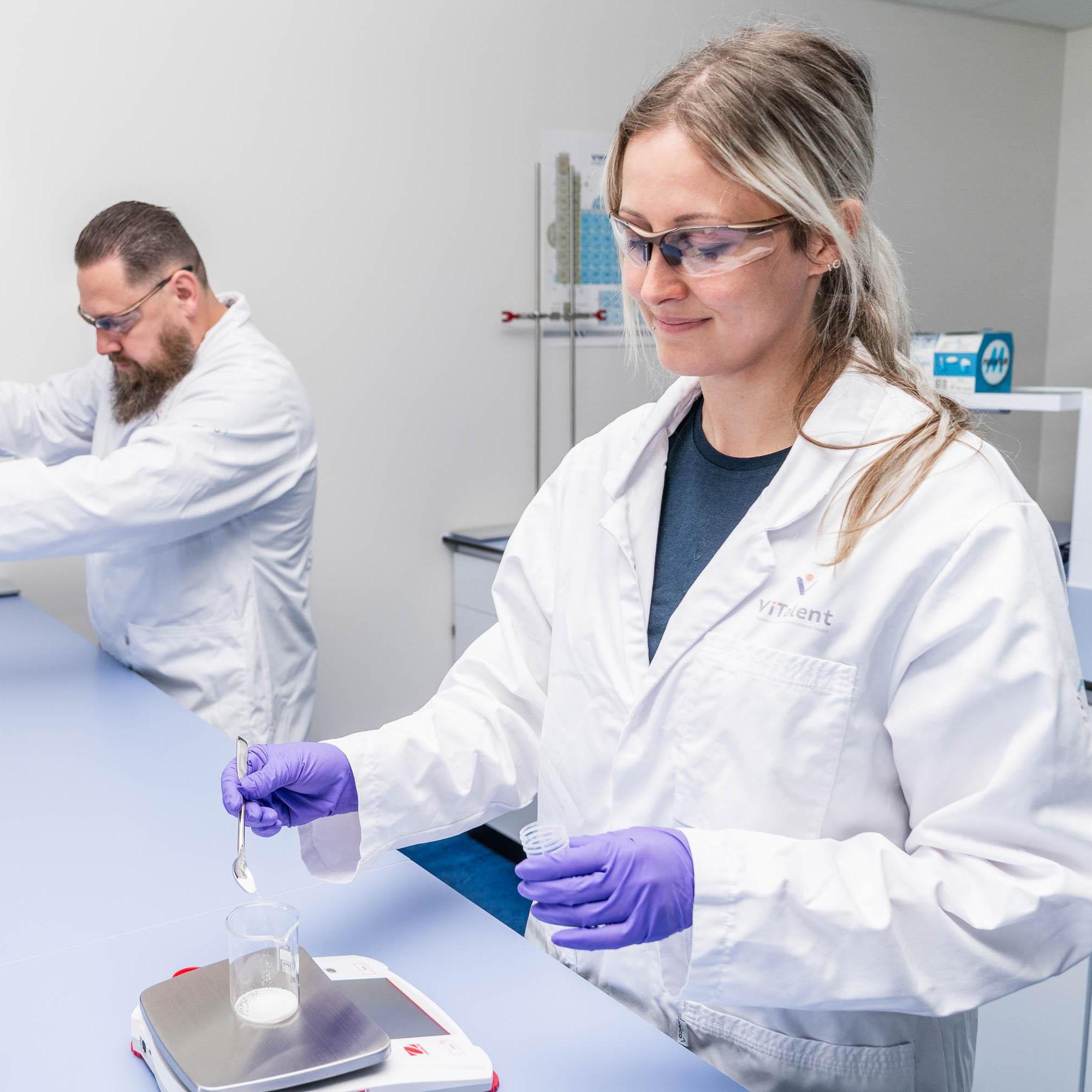 Validatie van processen en systemen volgens GMP en regelgeving, uitgevoerd door ervaren consultants met sectorspecifieke kennis.