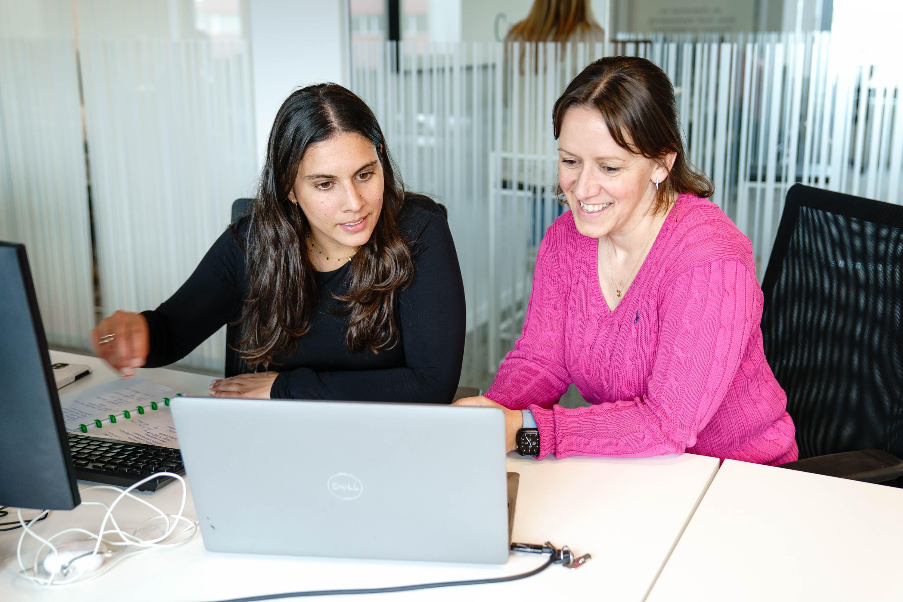 Jouw groei en wederzijdse verwachtingen komen centraal te staan in evaluatiegesprekken met je leidinggevende; je voorbereiding voor onze performance management – cyclus is dus gelinkt aan ons GPM.