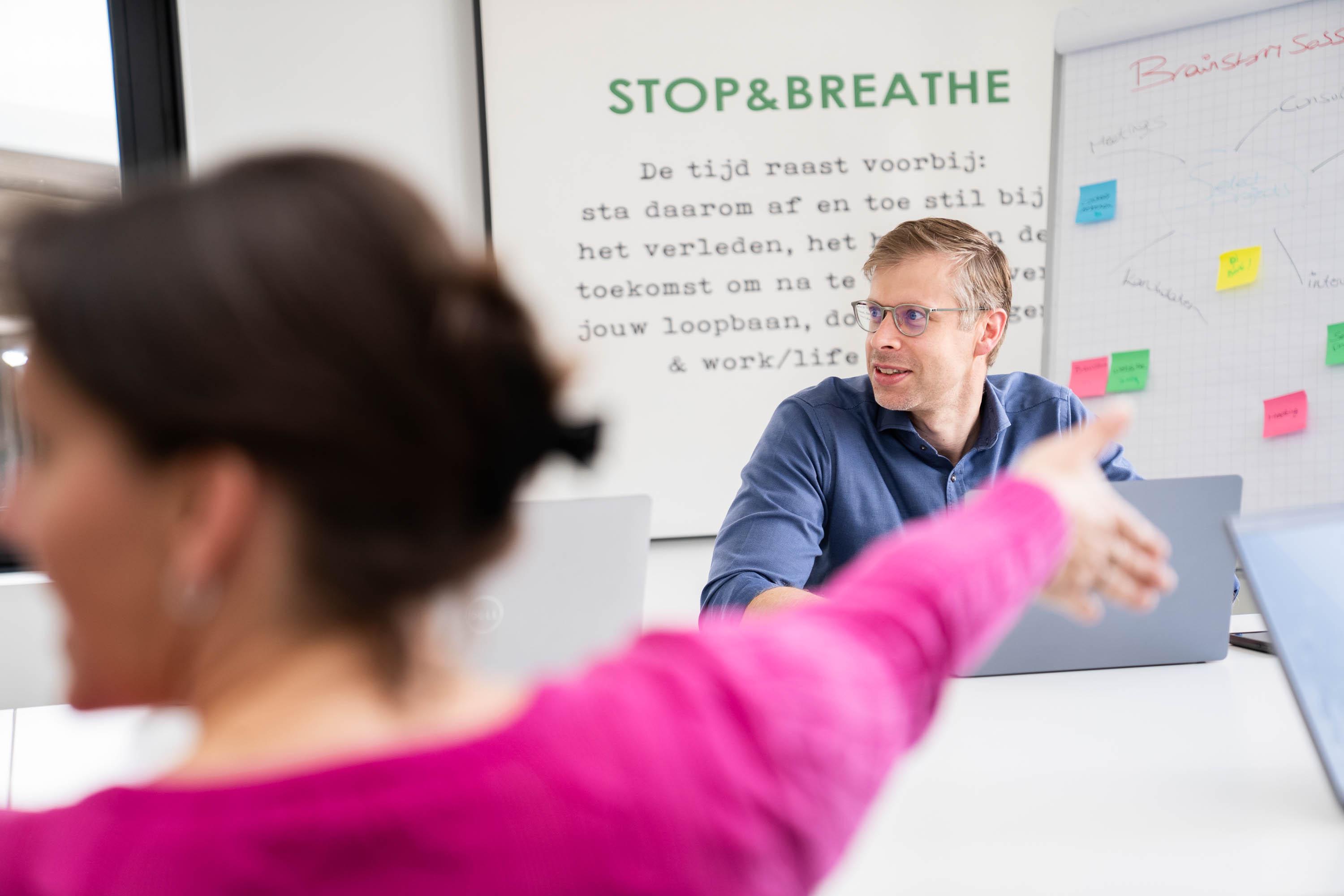 Select Projects Onze aanpak biedt meer dan alleen mankracht. Wij brengen structuur, consistentie en voorspelbaarheid in uw projectuitvoering. Bovendien zijn wij in staat om snel op- of af te schalen dankzij onze brede interne expertise, recruitmentkracht en zorgvuldig opgebouwde partnernetwerk. Dit maakt ons een wendbare en betrouwbare projectpartner – ook wanneer uw workload onverwacht verandert.